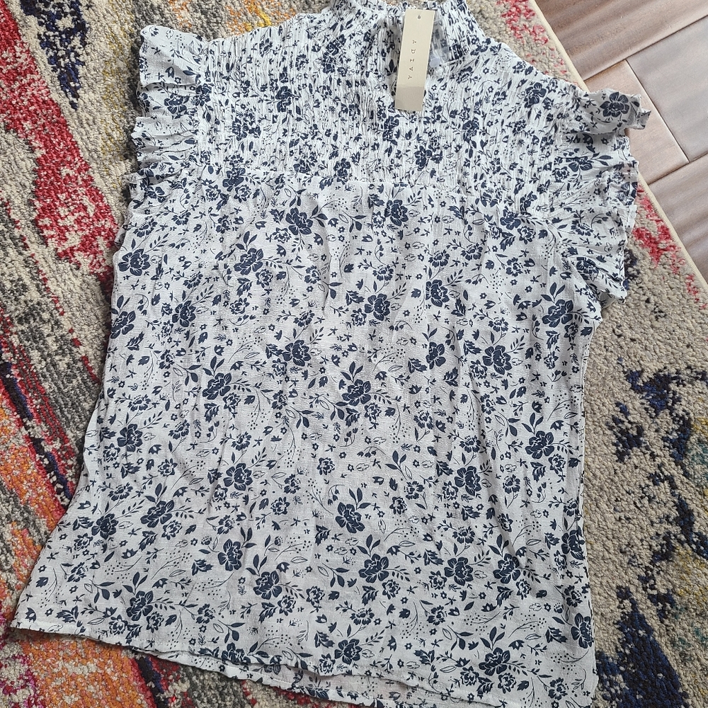 NWT Adiva Ruffle Sleeve Lightweight Top